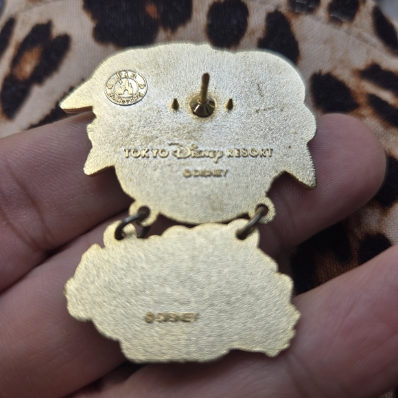 Mickey and Minnie Tokyo Resort Disney Trading Pin - Picture 2 of 2